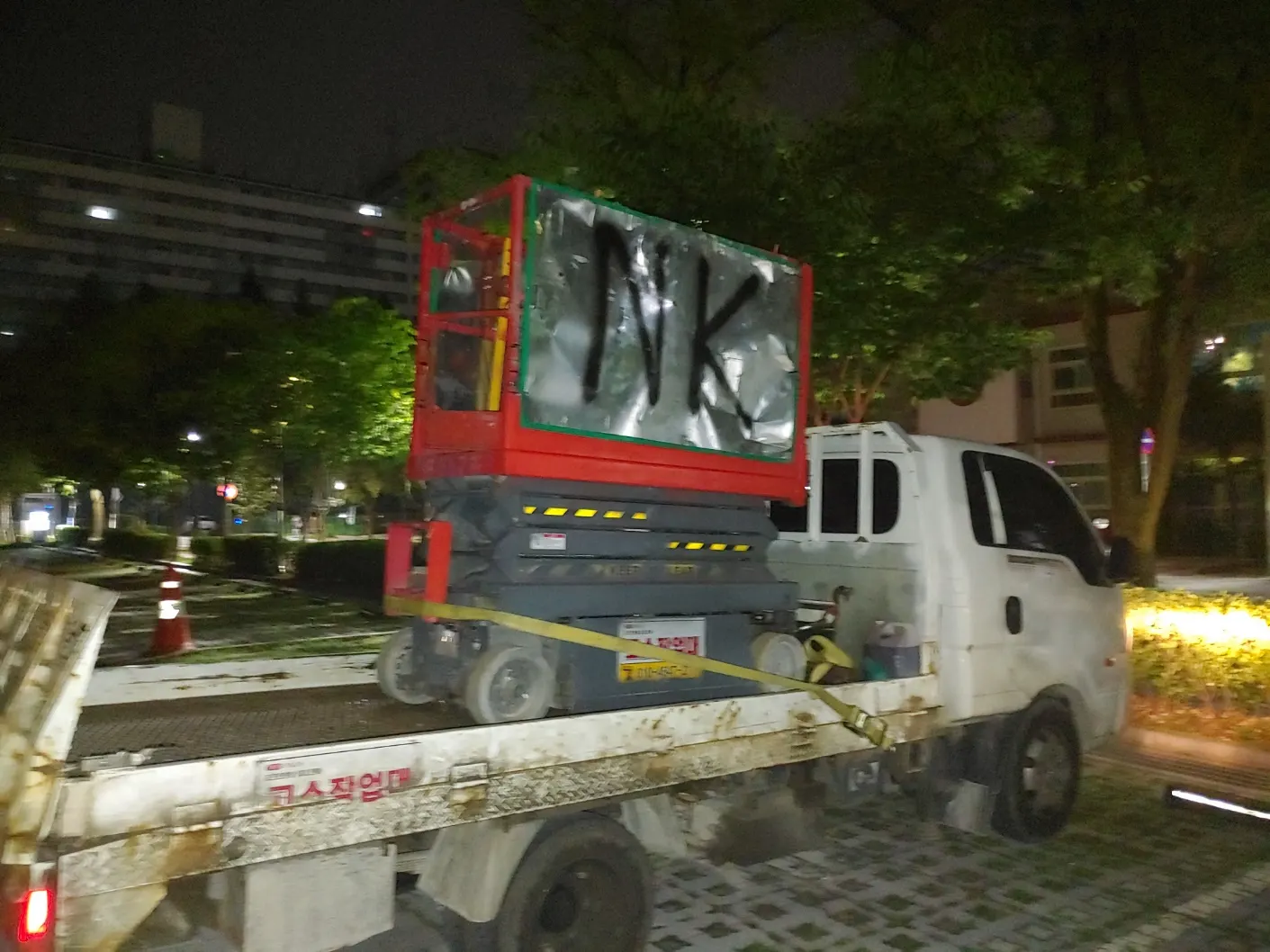 고소작업대 임대·렌탈 실외 고소작업 참고용 실사진 - 시저리프트