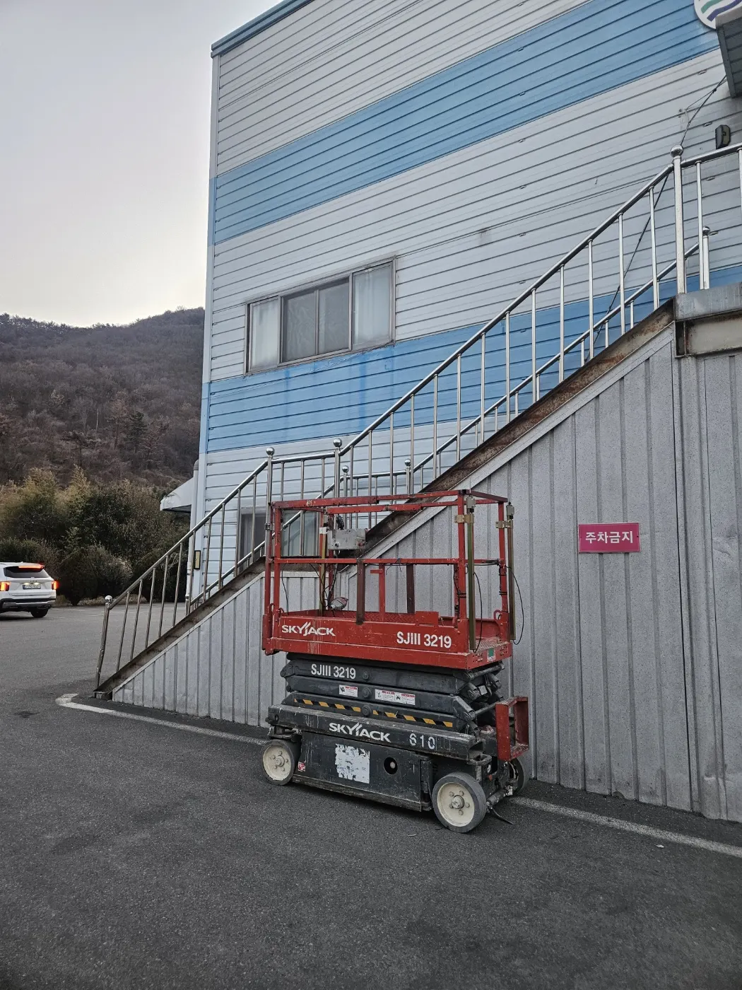 함안고소작업대 작업 전 준비 참고용 실사진 - 시저리프트